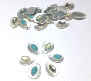 24 תליוני מתכת מוכספים משובצים קריסטל שקוף חלבי וטורכיז, טיפה 8X11ממ