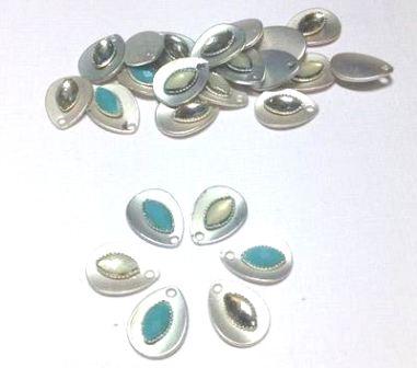 24 תליוני מתכת מוכספים משובצים קריסטל שקוף חלבי וטורכיז, טיפה 8X11ממ