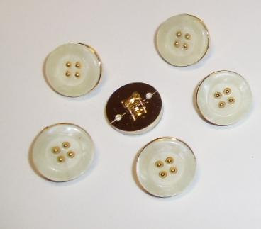 10 כפתורי פלסטיק, דמוי צדף וזהב, 21ממ