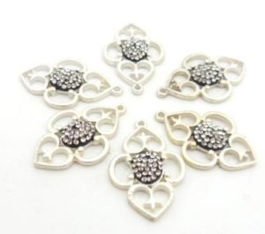 6 תליוני מתכת מוכספים משובצים 17X28ממ