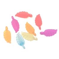 50 תליוני פלסטיק של עלים, צבעוניים, 9X20ממ