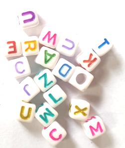260 חרוזי אותיות באנגלית, צבעוניים, 6ממ