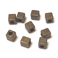 100 חרוזי מתכת ברונז'ה מרובעים, 4ממ