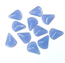 16 חרוזי טיפה זכוכית תכלת אטום, 13X17ממ